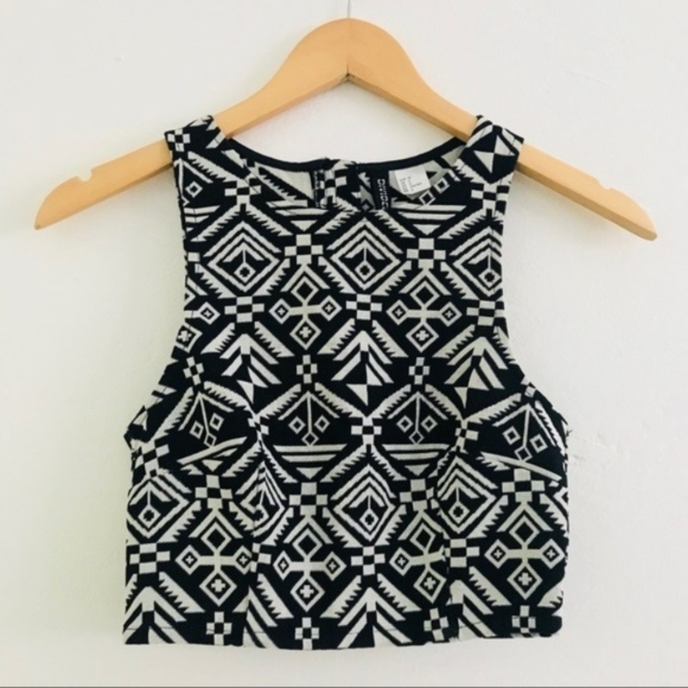 NWOT Black and White Pattern Crop Top
